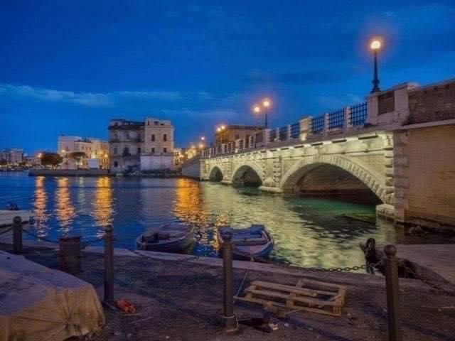 Suite Cavour Luxury Home Taranto Exterior foto